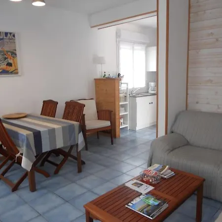 Proche Et Centre - V06952